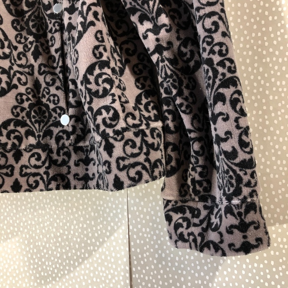 Black & Grey Damask Fleece Zipper Jacket Pockets - Picture 3 of 8